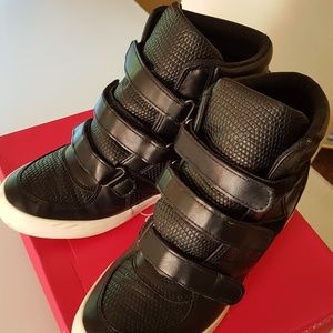 Black Fashion Sneakers